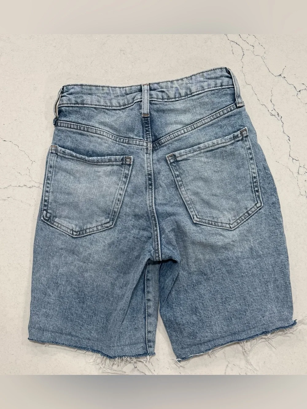 Old Navy O.G. Straight High Rise Light Wash Denim Bermuda Shorts Women’s 0 Jorts